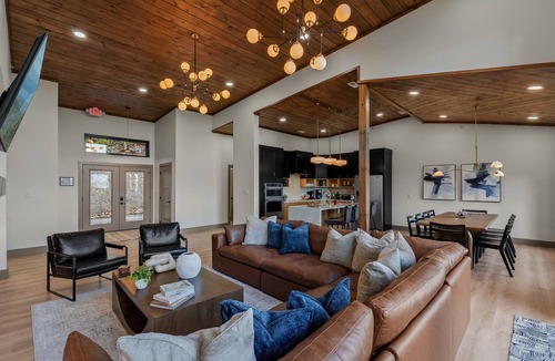Gatlinburg - Pigeon Forge Cabin | Summit Splendor | Steps to The Trillium, Indoor Pool, Playground, Views!