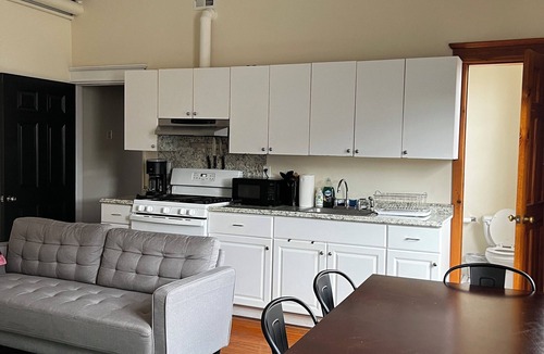 Whitman Apartment | Sun Drenched 2 Bedroom w/Balcony & Laundry!