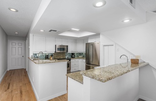 Madeira Beach House | Sun-drenched Townhome on beautiful Madeira Beach!
