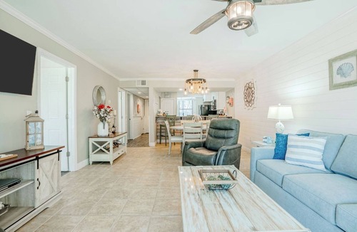 Panama City Beach Villa | ⛱️ Sun-drenched Sand Dollar Villa | ground floor, easy walk to beach and dining
