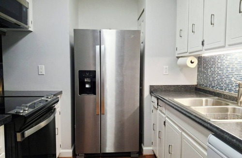 Thomas Drive Condo | Sun Harbor Hideaway Sleeps 4 - 1 Bedroom Condo - Waterview with Balcony