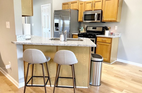 Flowery Branch House | 💥Sun Lit Stylish Modern Treasure,close to Road Atlanta🏡 Long Term Stay Welcome!