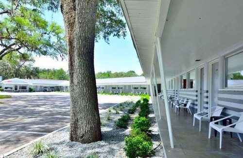 Silver Springs Hotel | Sun Plaza Motel