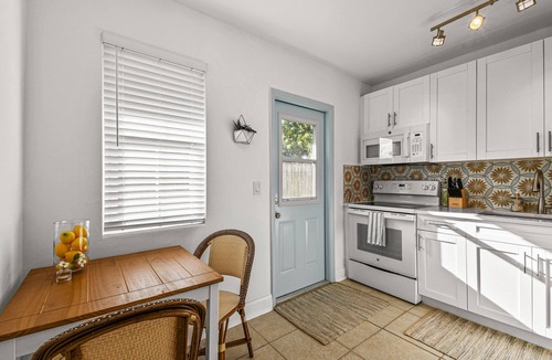 Southside Apartment | "Sunflower Cottage Apt" 2/1