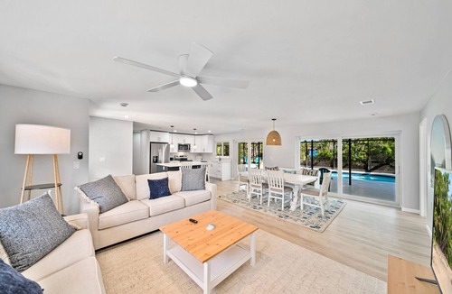 Sanibel House | Sunken Treasure: On West Gulf Across from Beach!