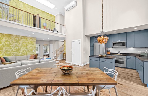 Boerum Hill Apartment | Sunlit 3BR BoCoCa Duplex w/Roof Deck