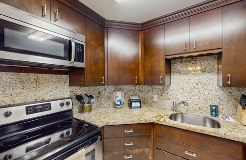 Galt Mile Condo | Sunlit suite with a city view & fast WiFi plus a pool, & beach access