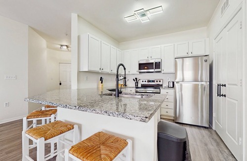 Goose Creek Condo | Sunny 2BR Pool View in Pet Friendly Resort w/Pool Access