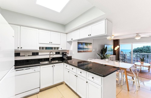 Satellite Beach Condo | Sunny Beachside Condo w/Beautiful Balcony Ocean Views & Heated Pool ☀️