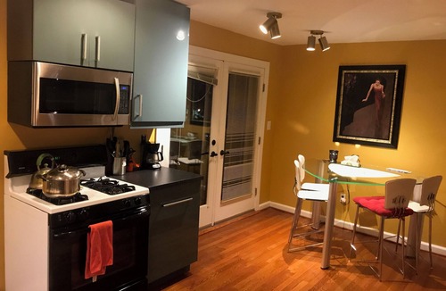 Pentagon City House | Sunny Bright Room with Park Views in Pentagon City