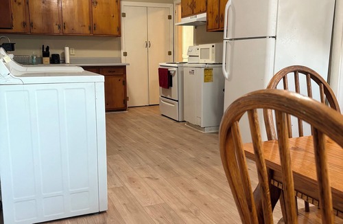 West Columbia House | Sunny Bungalow in West Columbia SC