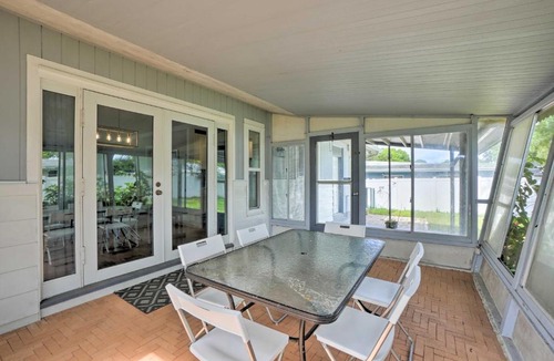 Clearwater House | Sunny Clearwater Home - 5 Mi to Beach and Park!