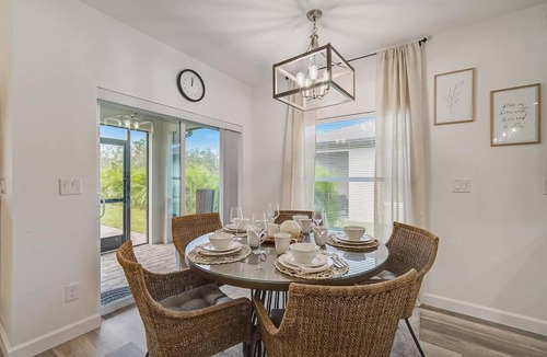 Oakland Hills Villa | Sunny Coastal,3 BD, 2 BA, King Master Suite, Close to Ocean, Golfing , Fishing