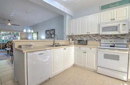 Ole Condo | Sunny Coral Falls With Vibrant Tropical Colors
