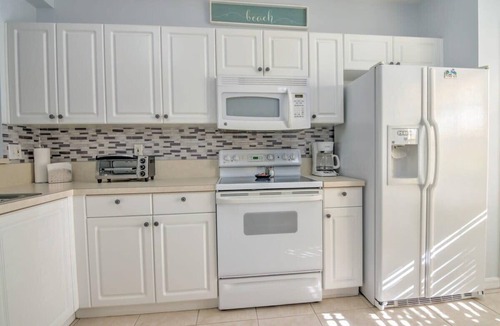 Ole Condo | Sunny Coral Falls With Vibrant Tropical Colors