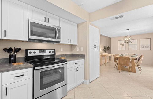 Country Oaks House | Sunny Days-Family Friendly - Private Heated Pool - Near SRQ, UTC, DT, Beaches