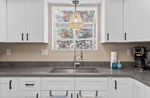 Country Oaks House | Sunny Days-Family Friendly - Private Heated Pool - Near SRQ, UTC, DT, Beaches