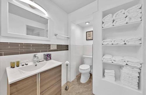 Middle River Terrace House | Sunny Days Getaway, 5BD Heated Pool Family Home!