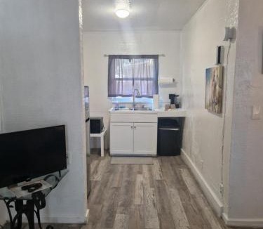 St. Petersburg - Clearwater Apartment | Sunny Days Motel 1 Bedroom Apartment