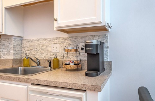 Concord Condo | Sunny Daze · Sunny Daze- Chic condo in Concord close to NASCAR