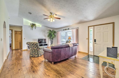 Fellowship House | Sunny Escape, 4 Mi to World Equestrian Center