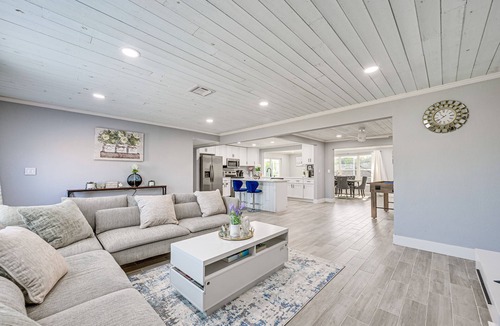 Oakland Hills House | Sunny Florida Getaway Minutes from Gulf Beaches