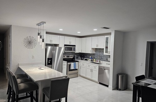 Lauderdale Lakes House | Sunny Goldie in Lauderdale Lakes