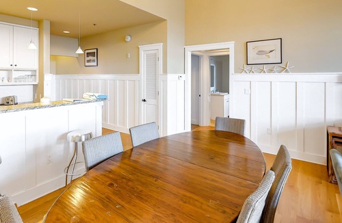 Port St. Joe House | Sunny & Inviting Beach Condo w/ Free WiFi, Full Kitchen, Balcony, & Shared Pool