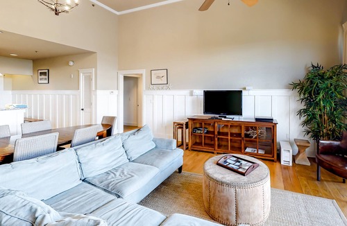 Port St. Joe House | Sunny & Inviting Beach Condo w/ Free WiFi, Full Kitchen, Balcony, & Shared Pool