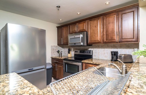 Sunny Isles Beach Apartment | Sunny Isles 1 Bedroom Free Parking Close to Beach