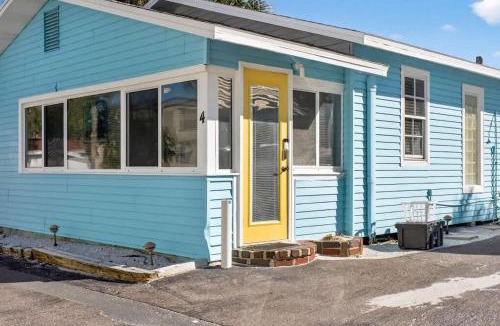Indian Shores House | Sunny Isles Cottage