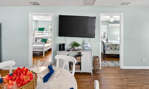 Indian Shores House | Sunny Isles Cottage