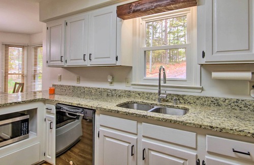 Prosperity House | Sunny Lakefront Escape in Prosperity w/ Dock!