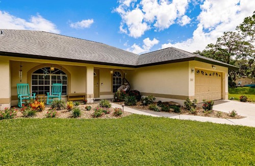 Laurel House | Sunny Oasis Getaway -Heated Pool-Mini Golf-Near Beach