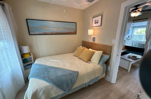 Pass-a-Grille House | Sunny PaG Island rental with bikes just steps2beach