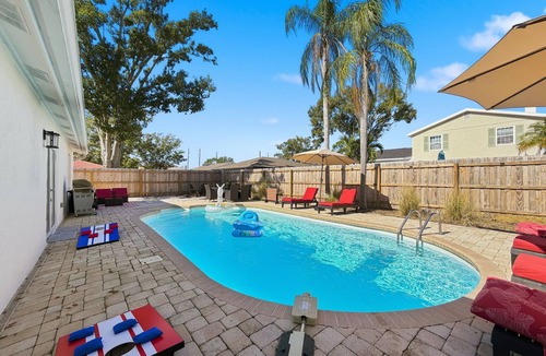 Somerset Lakes House | Sunny Pool Home w/Grill Near Beach, Pet Friendly