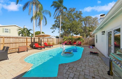 Somerset Lakes House | Sunny Pool Home w/Grill Near Beach, Pet Friendly