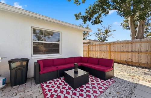 Somerset Lakes House | Sunny Pool Home w/Grill Near Beach, Pet Friendly