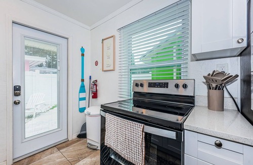 Largo Cottage | Sunny Retreat Near Clearwater Beach