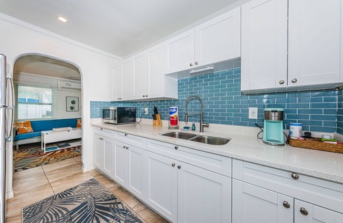 Largo Cottage | Sunny Retreat Near Clearwater Beach