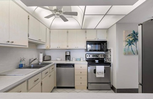 Marco Island Condo | Sunny Shadows -1BDR Coastal Condo - Walk to South Beach