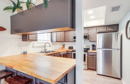 Suwannee House | 'Sunny Side Up' Canal-Front Getaway w/Dock!