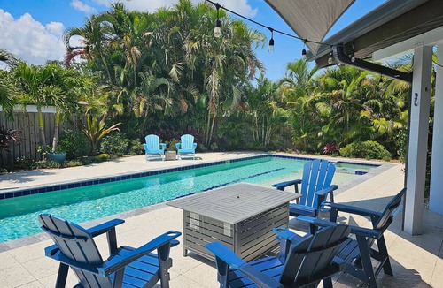 Greater Pinellas Point House | Sunny Side Up! Spacious retro pool home w spa