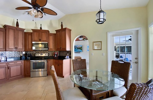 Broadmoor House | Sunny Sportsman, Sleeps 8, heated pool, 2 suites
