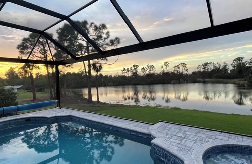 Pine Valley House | Sunny Suite Retreat! – 7 Bed, 4 Bath, FREE Heated Spa & Pool