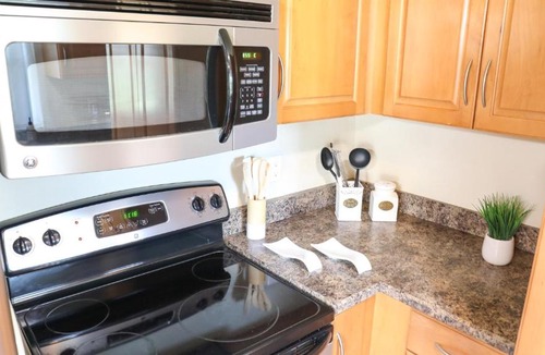 Anona Apartment | Sunnyside Palms - 2BR, Poolside, 5 min to Beach