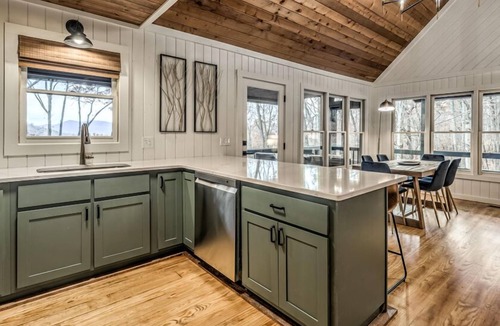 Morganton Cabin | Sunrise and Stardust - Hot Tub | Mountain Views | Screened Porch |