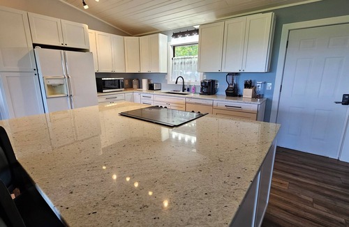 Hamburg Cabin | Sunrise Cabin near Cashiers with stunning mountain top views and hot tub!