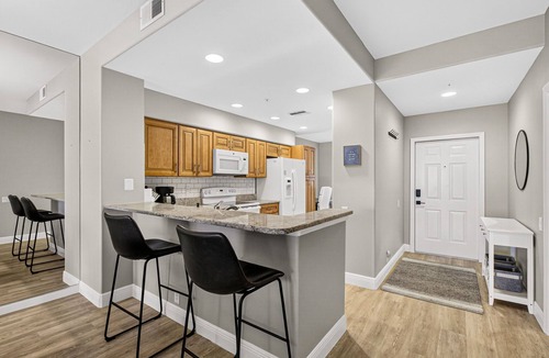 Tropical Cove Condo | Sunrise Fairway Retreat at Lexington CC Golf Village