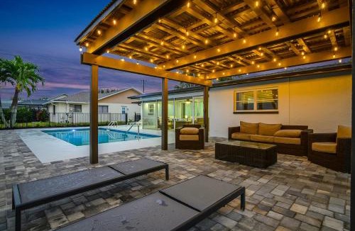 Eight Lakes House | Sunrise Paradise Waterfront